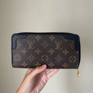 Louis Vuitton Long Zippy Wallet-Light wear & tear